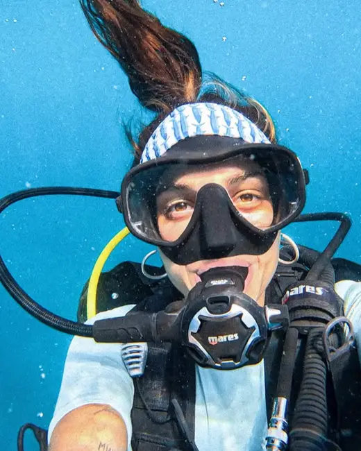 Clara, instructora de buceo y creadora de contenido